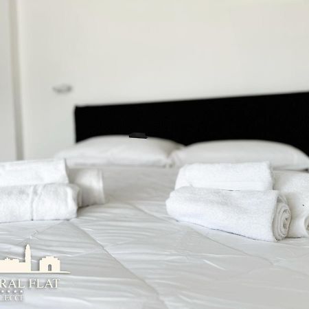 شقة Lecce Central Flat - Attico Con Patio E Parcheggio Privato المظهر الخارجي الصورة