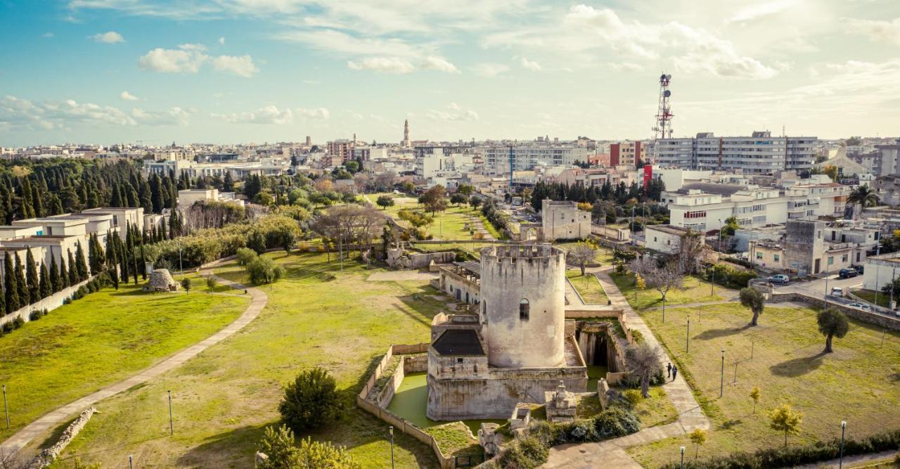 شقة Lecce Central Flat - Attico Con Patio E Parcheggio Privato المظهر الخارجي الصورة