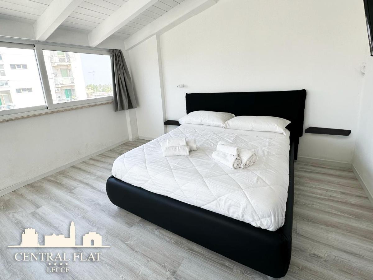 شقة Lecce Central Flat - Attico Con Patio E Parcheggio Privato المظهر الخارجي الصورة
