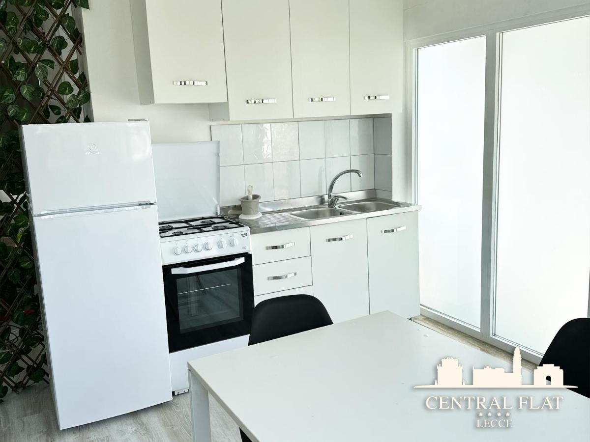شقة Lecce Central Flat - Attico Con Patio E Parcheggio Privato المظهر الخارجي الصورة