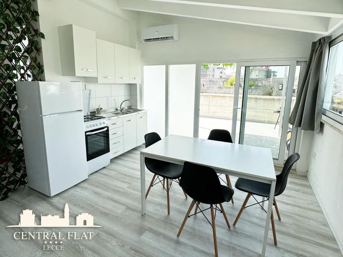 شقة Lecce Central Flat - Attico Con Patio E Parcheggio Privato المظهر الخارجي الصورة