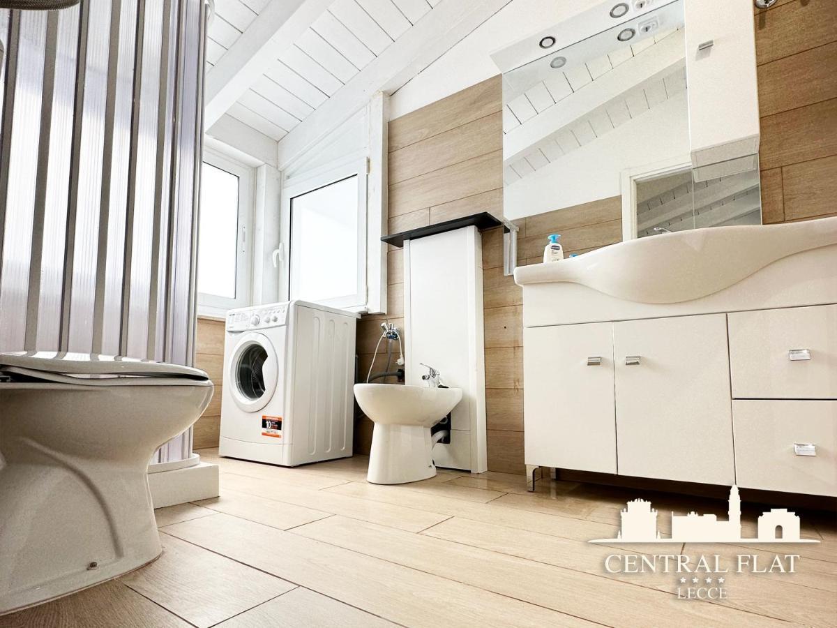 شقة Lecce Central Flat - Attico Con Patio E Parcheggio Privato المظهر الخارجي الصورة