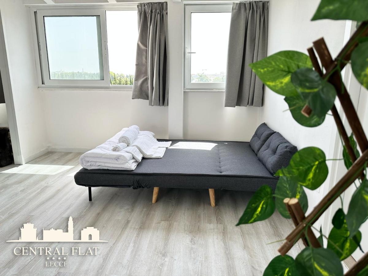 شقة Lecce Central Flat - Attico Con Patio E Parcheggio Privato المظهر الخارجي الصورة